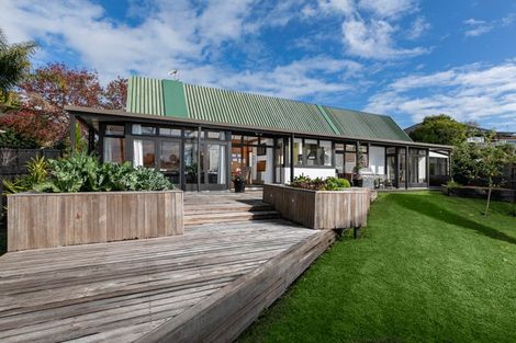 Photo of property in 15 Fairlea Road, Te Atatu South, Auckland, 0610