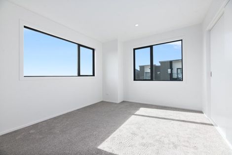 Photo of property in 8 Kautawa Lane, Massey, Auckland, 0614