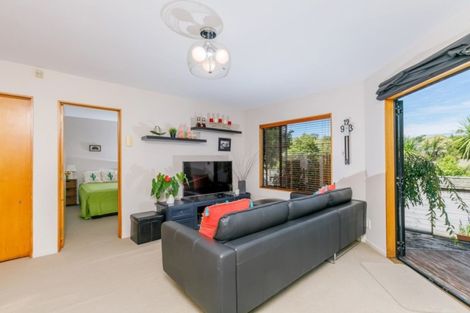 Photo of property in 2/60 Centorian Drive, Windsor Park, Auckland, 0632