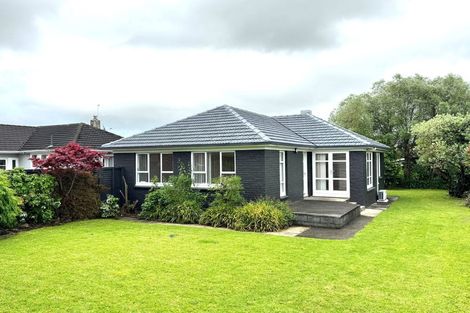 Photo of property in 37 Shortt Avenue, Mangere Bridge, Auckland, 2022