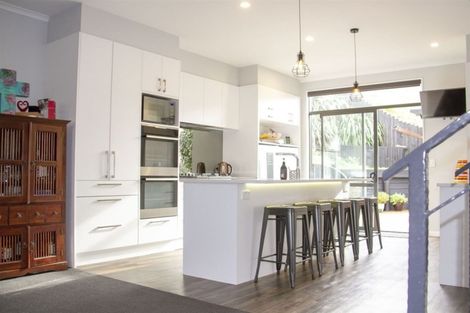 Photo of property in 10 Claverton Grove, Churton Park, Wellington, 6037