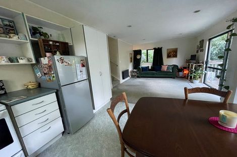 Photo of property in 4 Eastglen Road, Glen Eden, Auckland, 0602