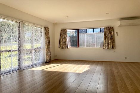 Photo of property in 30 Vintage Drive, Henderson, Auckland, 0612
