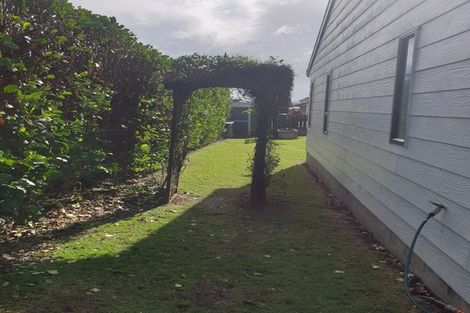 Photo of property in 82 Sandspit Road, Waiuku, 2123