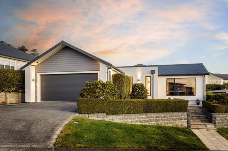 Photo of property in 6 Hollyford Place, Aotea, Porirua, 5024