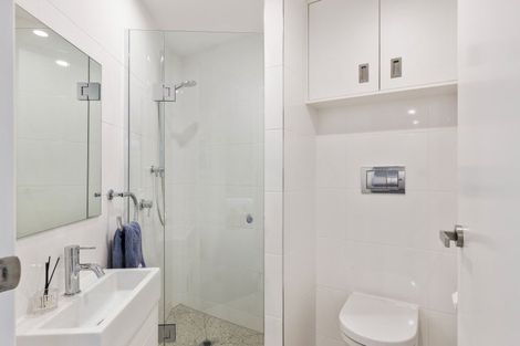 Photo of property in Weekeston Apartments, 2 Nobs Line, Strandon, New Plymouth, 4312