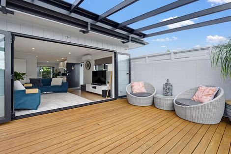 Photo of property in 1/15 Claresholm Place, Mangere Bridge, Auckland, 2022