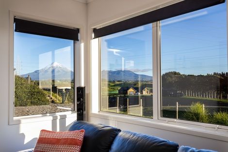 Photo of property in 576a Mangorei Road, Mangorei, New Plymouth, 4371