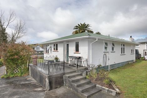 Photo of property in 34 Milne Street, Hunterville, 4730