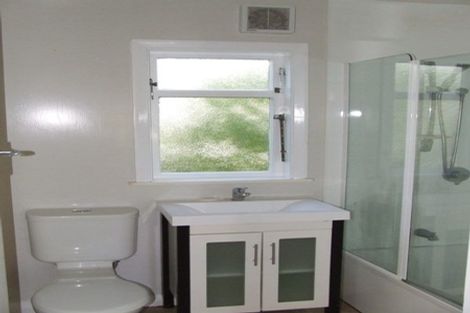 Photo of property in 18 Albemarle Road, Northland, Wellington, 6012