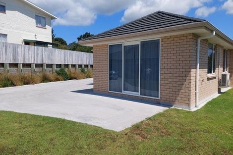Photo of property in 50 Matija Place, Red Beach, 0932