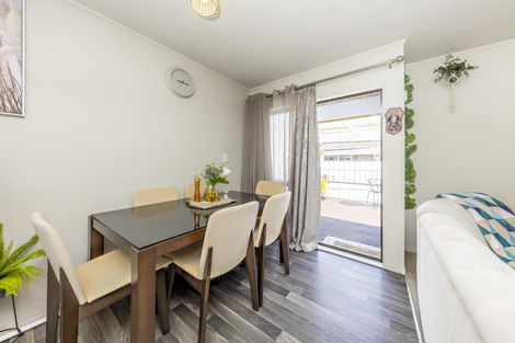 Photo of property in 3/34 Great South Road, Manurewa, Auckland, 2102