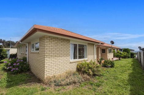 Photo of property in 41 Karoro Road, One Tree Point, 0118