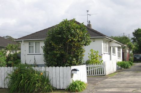 Photo of property in 2/3 Hill Crescent, New Lynn, Auckland, 0600