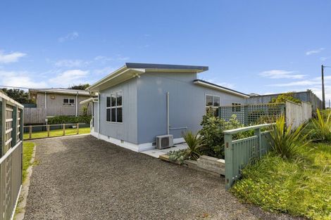 Photo of property in 29 Raukawa Street, Himatangi Beach, Foxton, 4891