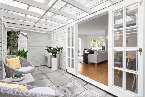 Photo of property in 49 Roslyn Terrace, Stanley Point, Auckland, 0624