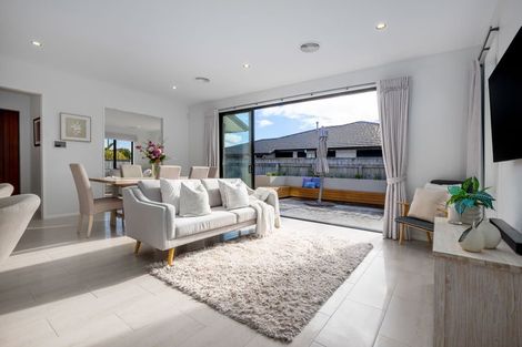 Photo of property in 10 Taranui Way, Paraparaumu Beach, Paraparaumu, 5032