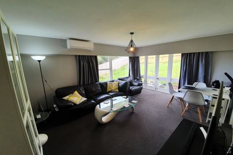 Photo of property in 2/10 Ayton Drive, Totara Vale, Auckland, 0629