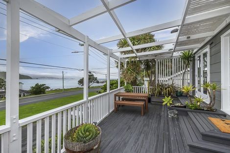 Photo of property in 282 Queens Drive, Lyall Bay, Wellington, 6022