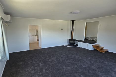 Photo of property in 25 Bellringer Crescent, Newlands, Wellington, 6037