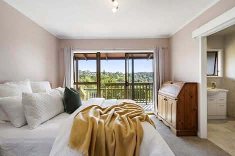 Photo of property in 20 Robin Lane, Browns Bay, Auckland, 0630