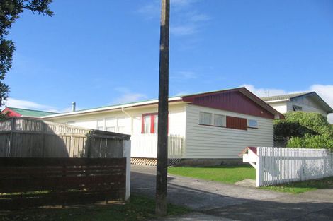 Photo of property in 5 Gillies Place, Ranui, Porirua, 5024