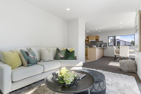 Photo of property in 11 Spalding Rise, Golflands, Auckland, 2013