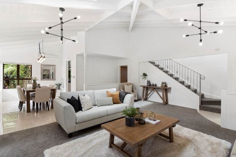 Photo of property in 10 Corokia Place, Totara Heights, Auckland, 2105