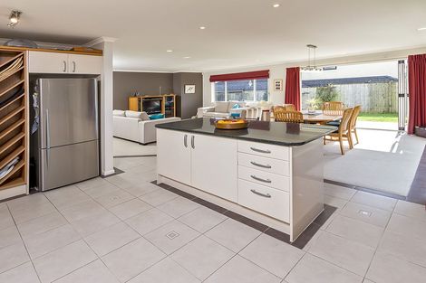 Photo of property in 16 Stornaway Drive, Flat Bush, Auckland, 2016