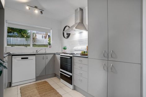 Photo of property in 12b Penton Road, Stanmore Bay, Whangaparaoa, 0932