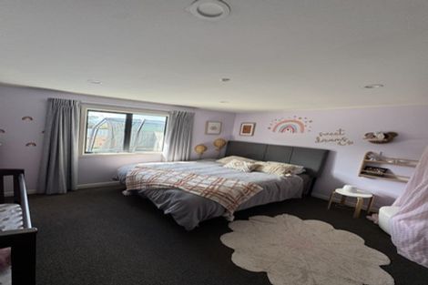 Photo of property in 158 Akaroa Drive, Maupuia, Wellington, 6022