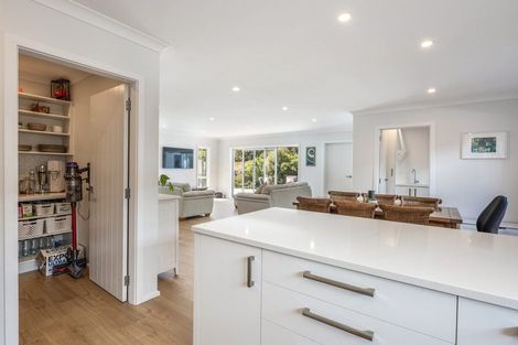 Photo of property in 3 Riroriro Close, Crofton Downs, Wellington, 6035