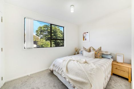 Photo of property in 2/7 Mon Desir Place, Manurewa, Auckland, 2102