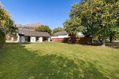 Photo of property in 13-13a Quarry Place, Lake Hayes, Queenstown, 9304