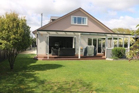Photo of property in 11 Winston Avenue, Hokowhitu, Palmerston North, 4410