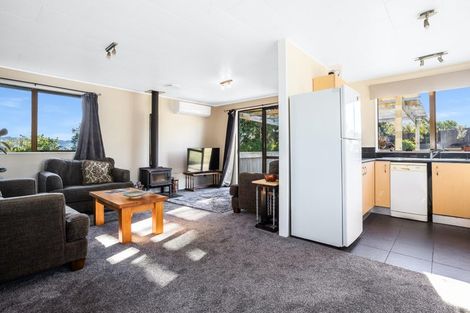 Photo of property in 4 Gaff Place, Whitby, Porirua, 5024