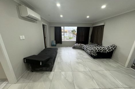 Photo of property in 1/36 Halver Road, Hillpark, Auckland, 2102