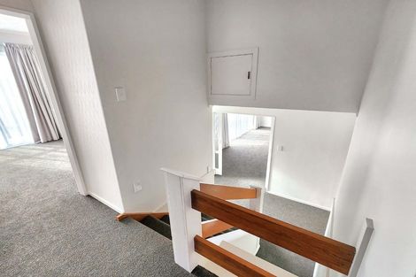 Photo of property in 2 Dundee Place, Crofton Downs, Wellington, 6035