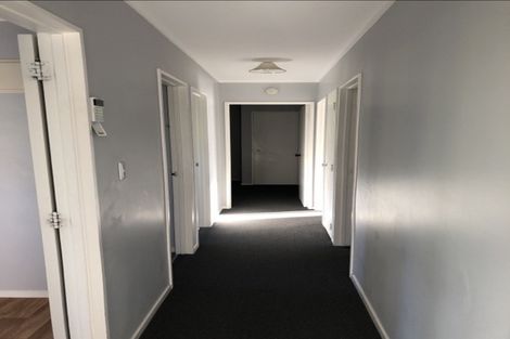 Photo of property in 2/13 Craigbank Avenue, New Lynn, Auckland, 0600