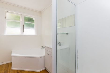 Photo of property in 165 Newlands Road, Newlands, Wellington, 6037