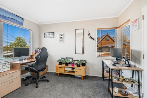 Photo of property in 1/23 Rifleman Rise, Unsworth Heights, Auckland, 0632