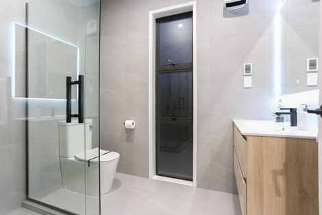 Photo of property in 12 Tarras Road, Kumeu, 0810