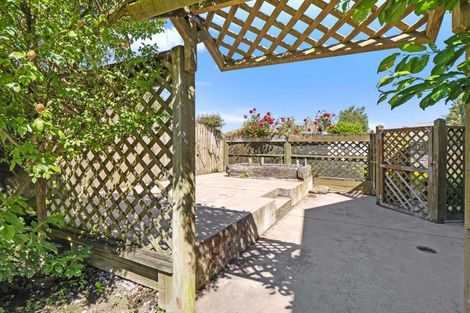 Photo of property in 10 Regency Crescent, Redwood, Christchurch, 8051