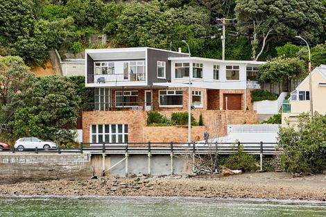 Photo of property in 100 Evans Bay Parade, Roseneath, Wellington, 6021