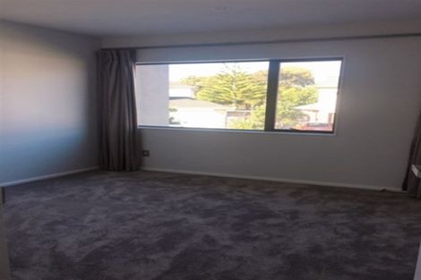 Photo of property in 52 Bordeaux Parade, Te Atatu South, Auckland, 0610