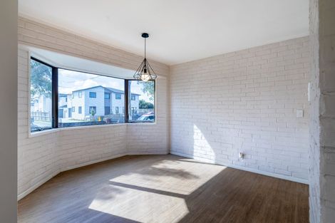 Photo of property in 1/10 Bolton Street, Blockhouse Bay, Auckland, 0600