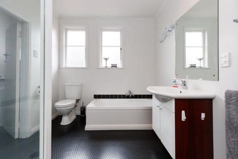 Photo of property in 16 Salisbury Avenue, Terrace End, Palmerston North, 4410