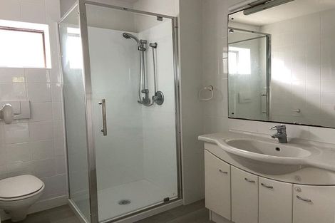 Photo of property in 2/43 Eastcliffe Road, Castor Bay, Auckland, 0620