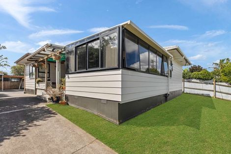 Photo of property in 48 Beach Road, Te Atatu Peninsula, Auckland, 0610