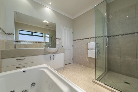 Photo of property in 10 Ashburn Close, Orewa, 0931
